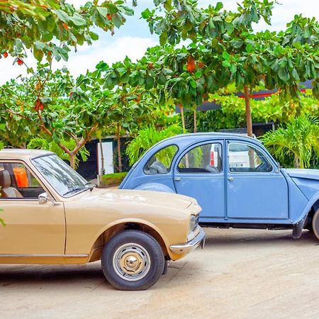 Kozobe Hotel Ambilobe Bagian luar foto