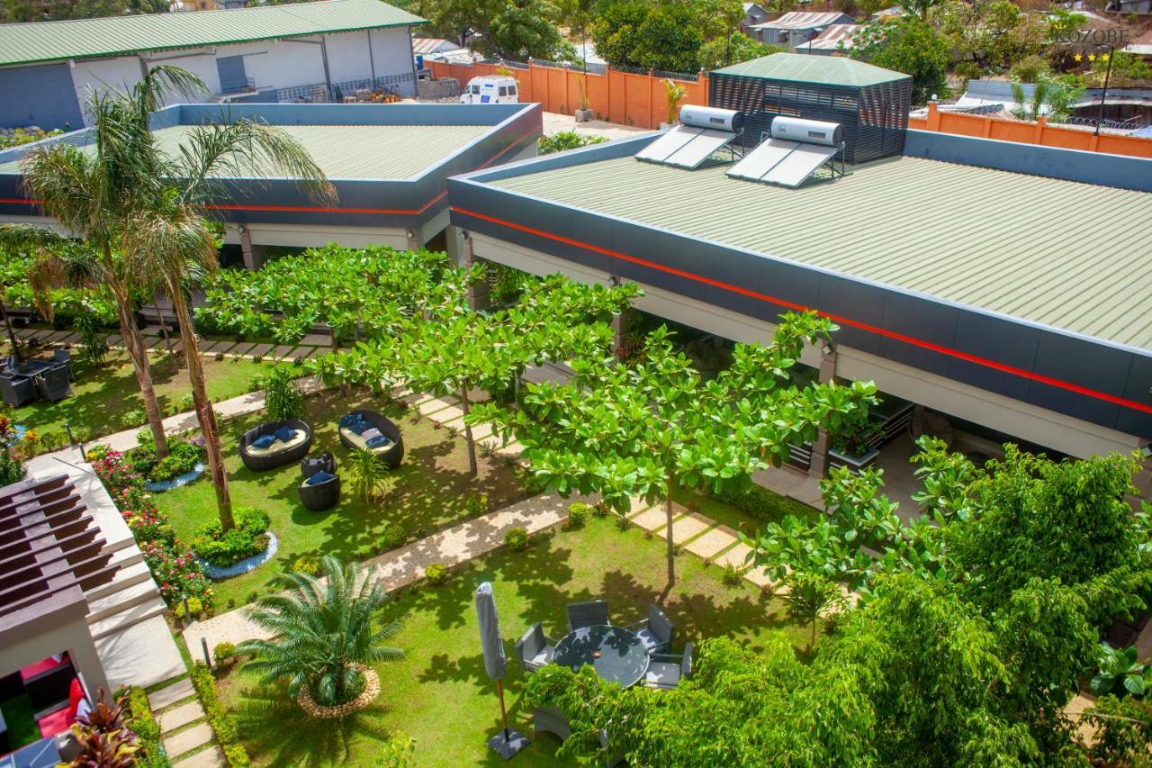Kozobe Hotel Ambilobe Bagian luar foto