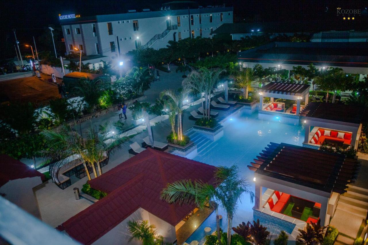 Kozobe Hotel Ambilobe Bagian luar foto