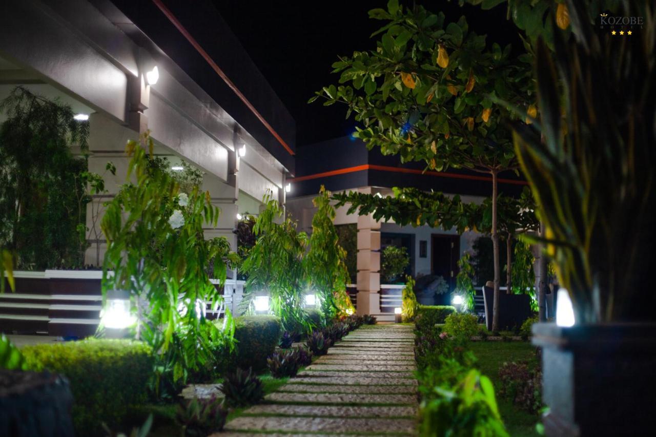 Kozobe Hotel Ambilobe Bagian luar foto