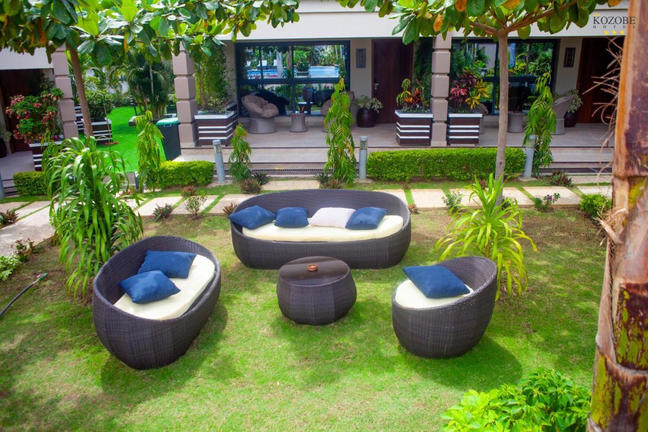 Kozobe Hotel Ambilobe Bagian luar foto