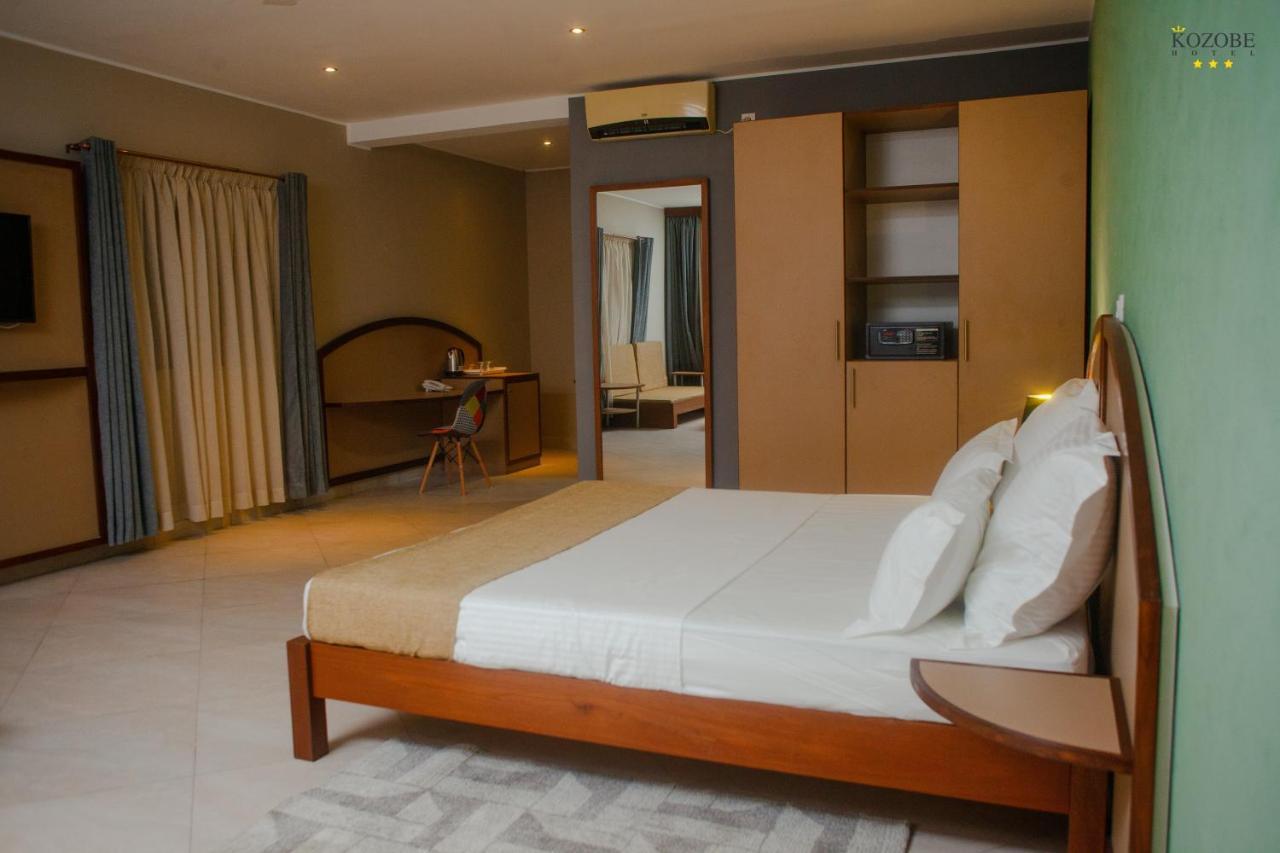 Kozobe Hotel Ambilobe Bagian luar foto