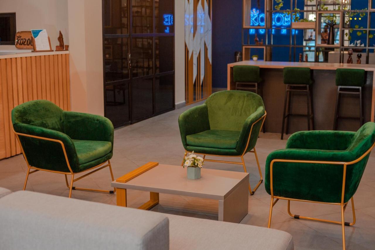 Kozobe Hotel Ambilobe Bagian luar foto